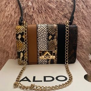 LOOKING FOR DIFFERENT THIS PURSE IS IT